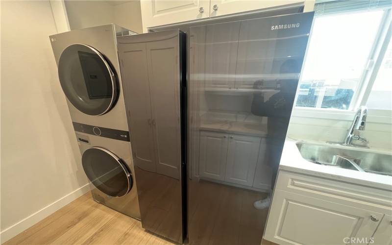 In-Unit Full Size Washer & Dryer