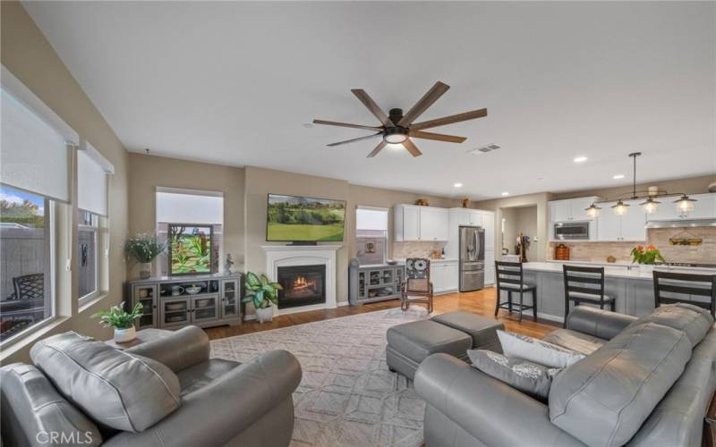 EXPANSIVE LIVING ROOM OPENS TO KITCHEN