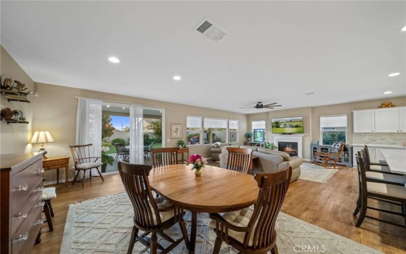 LARGE OPEN DINING AREA