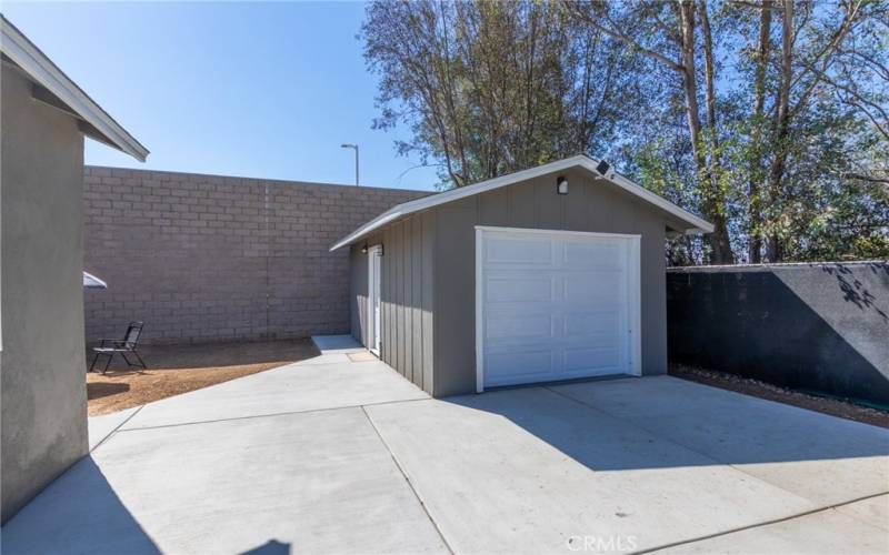 Detached garage