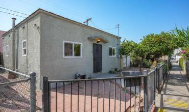 6013 Maywood Avenue 12, Huntington Park, California 90255, 2 Bedrooms Bedrooms, ,1 BathroomBathrooms,Residential,Buy,6013 Maywood Avenue 12,EV24129867