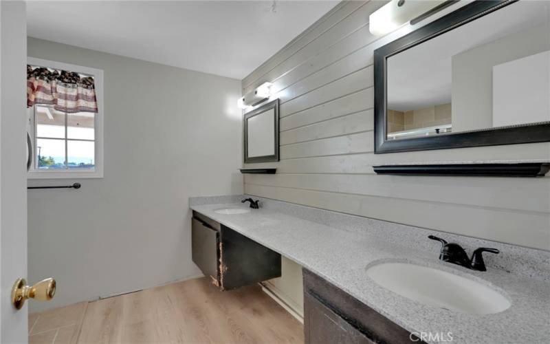 Hallway bathroom 1 with double sink