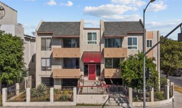 13903 Sherman Way 14, Van Nuys, California 91405, 2 Bedrooms Bedrooms, ,1 BathroomBathrooms,Residential,Buy,13903 Sherman Way 14,SR24206290