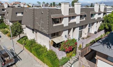 17931 Magnolia Boulevard 24