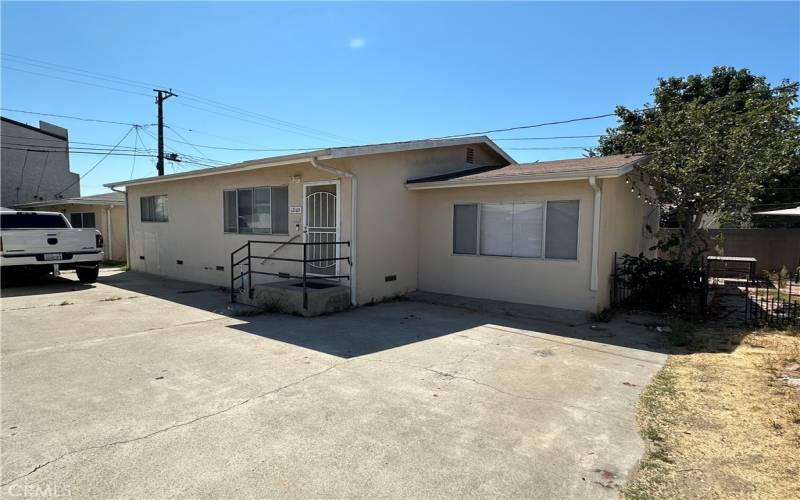 Middle house 2+1 and Bonus Room w/ side yard