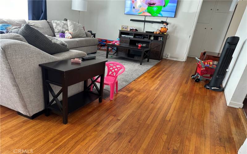 Middle Unit Living Room W Hardwood Floors