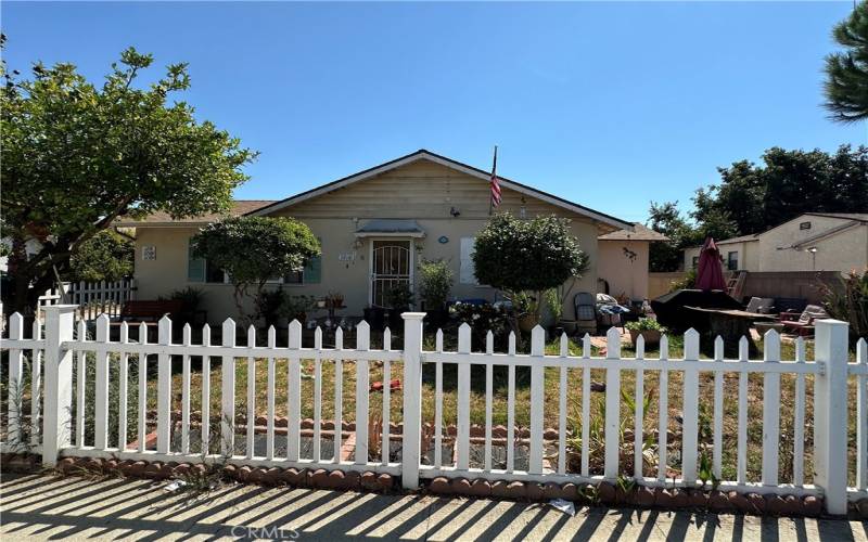 Front House 3+2 w/ Fenced Yard