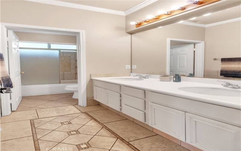 DOUBLE SINK BATHROOM UPSTAIRS