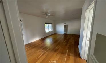 909 W Beach Avenue 4, Inglewood, California 90302, 1 Bedroom Bedrooms, ,1 BathroomBathrooms,Residential Lease,Rent,909 W Beach Avenue 4,SR24209120