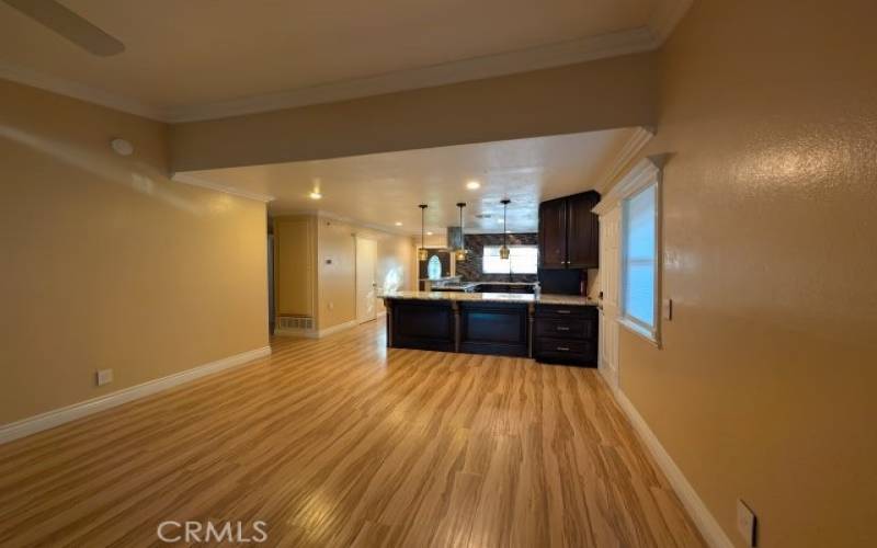 Dining area to kitchen