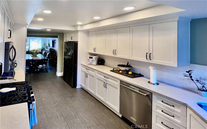 Upgraded cabinets, counter & back splash, Kitchen