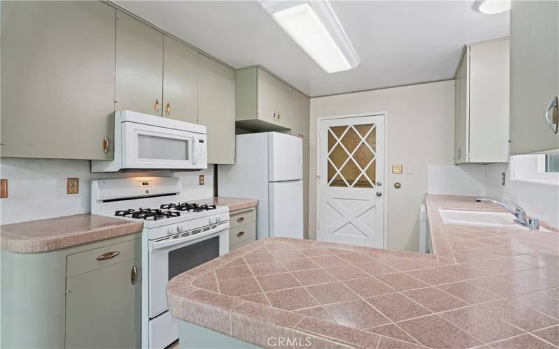 The kitchen flows into the dining space, creating a smooth transition that allows one to appreciate the scenery while dining.