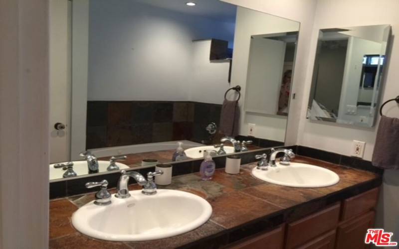 dual sink master Bath