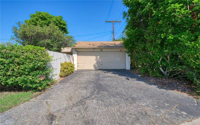 Side view & Garage