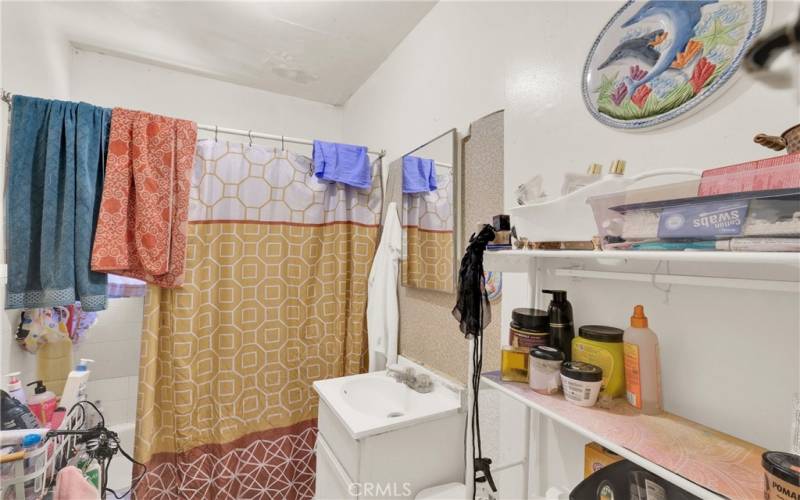 1 Bedroom Bathroom