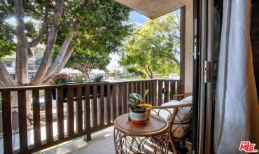 1840 Camden Avenue 101, Los Angeles, California 90025, 1 Bedroom Bedrooms, ,1 BathroomBathrooms,Residential,Buy,1840 Camden Avenue 101,24448631