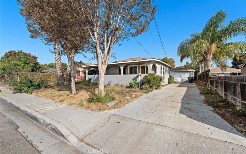 Long driveway & detached garage