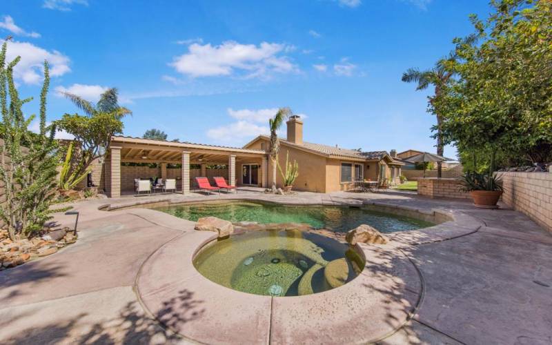 View Jacuzzi:Pool Backyard