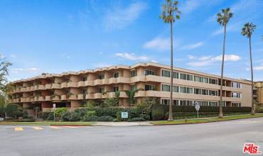 809 S Gretna Green Way 304, Los Angeles, California 90049, 2 Bedrooms Bedrooms, ,2 BathroomsBathrooms,Residential Lease,Rent,809 S Gretna Green Way 304,24449799