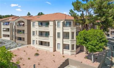 2040 Las Colinas Circle 202, Corona, California 92879, 2 Bedrooms Bedrooms, ,2 BathroomsBathrooms,Residential Lease,Rent,2040 Las Colinas Circle 202,SW24213846