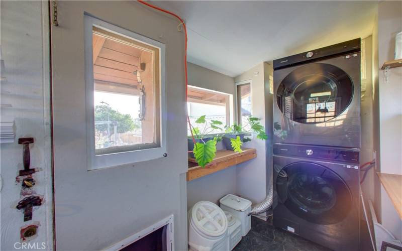 Laundry hookups located in a mudroom located between the kitchen and the backyard.