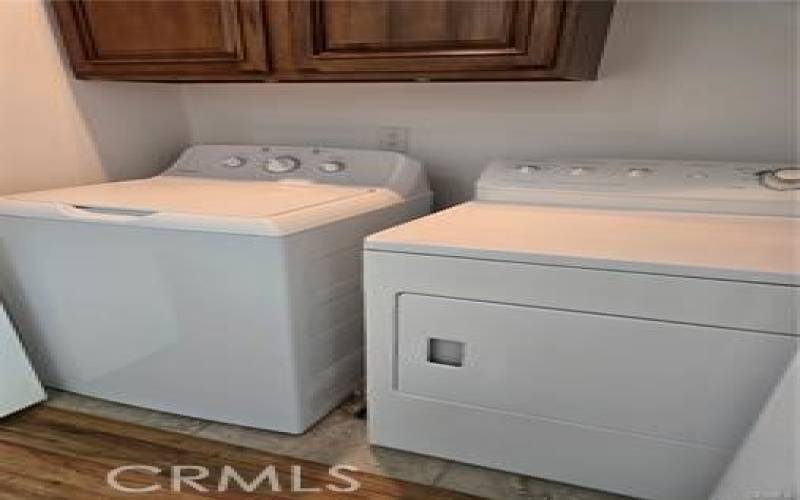 washer/ dryer in unit