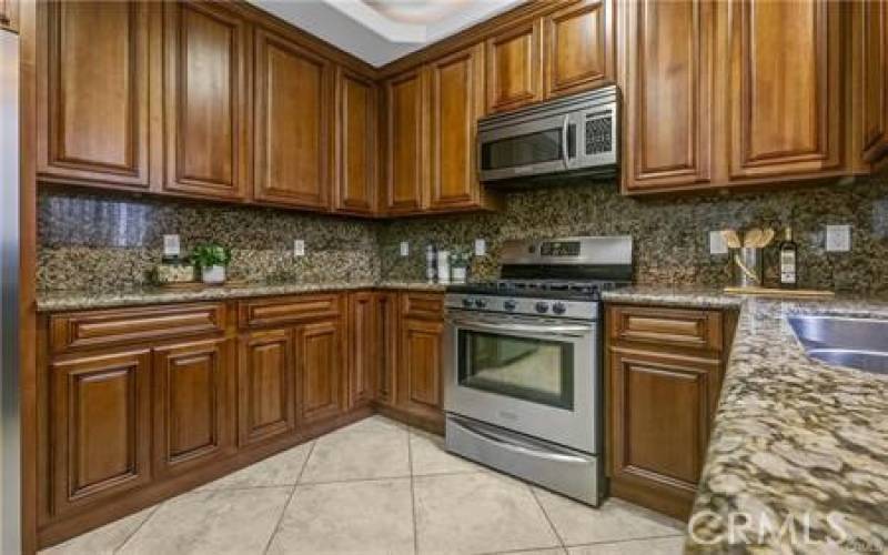 kitchen w/ stainless appliances