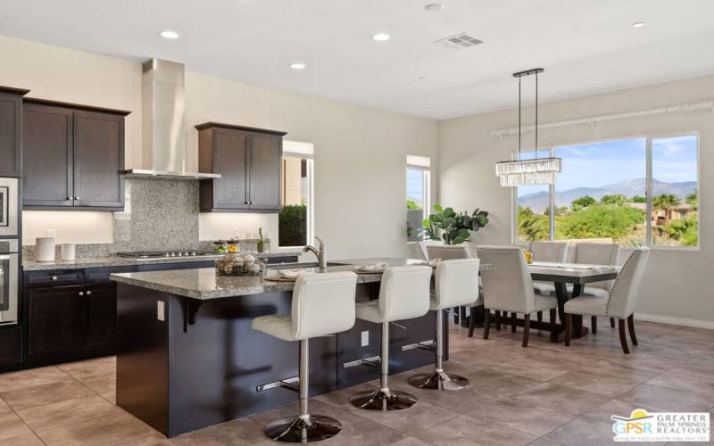 Island Breakfast Bar and Dining Area