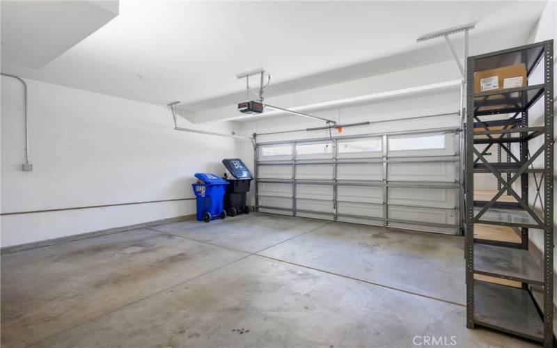 Garage w/storage