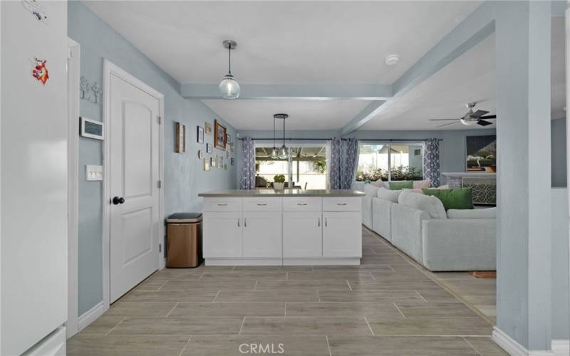 Kitchen Island and Breakfast Bar