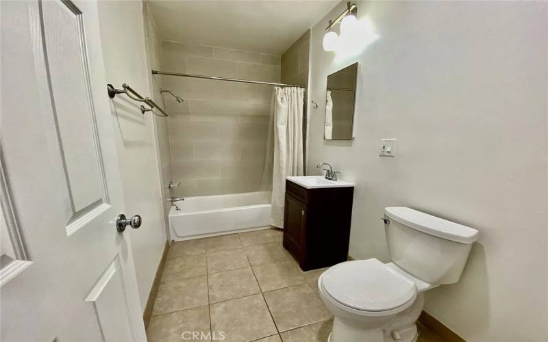 BATHROOM 1