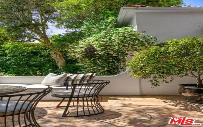 Front Yard Dining Area