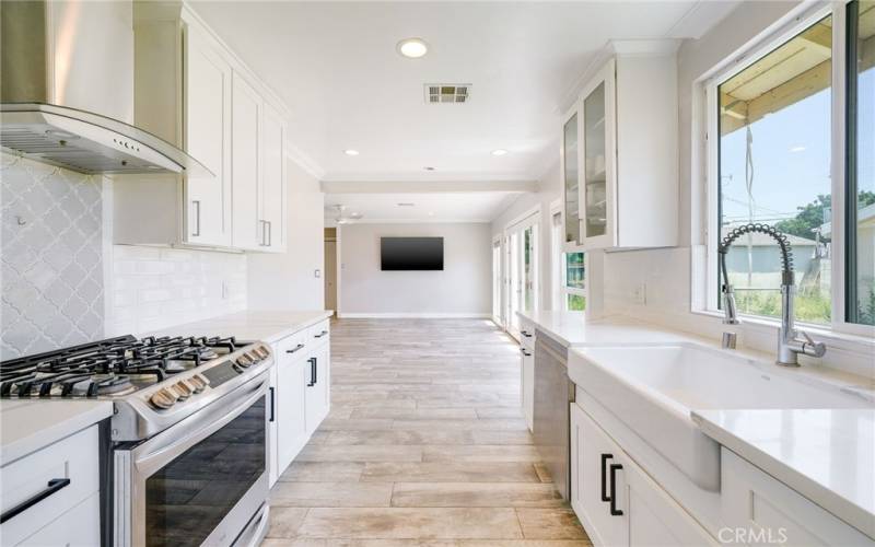 Kitchen with quartz counters