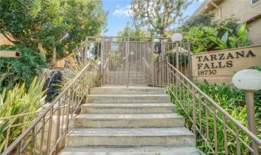 18730 Hatteras Street 40, Tarzana, California 91356, 3 Bedrooms Bedrooms, ,3 BathroomsBathrooms,Residential,Buy,18730 Hatteras Street 40,SR24209323