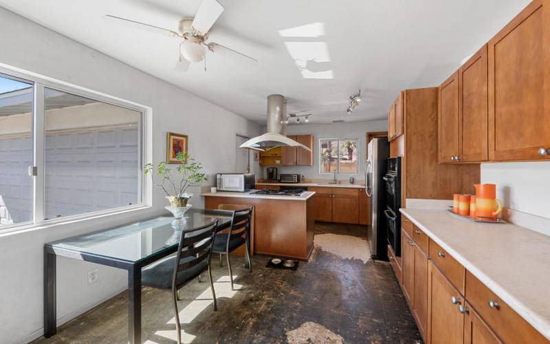 Kitchen w/Fleetwood window