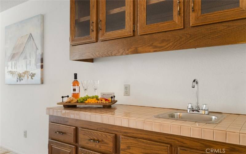 Wet bar comes in handy when you are entertaining guests.