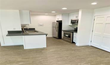 18307 Burbank Boulevard 231, Tarzana, California 91356, 1 Bedroom Bedrooms, ,1 BathroomBathrooms,Residential,Buy,18307 Burbank Boulevard 231,SR24214226