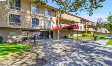 260 Industrial Pkwy 15, Hayward, California 94544, 1 Bedroom Bedrooms, ,1 BathroomBathrooms,Residential,Buy,260 Industrial Pkwy 15,41075647