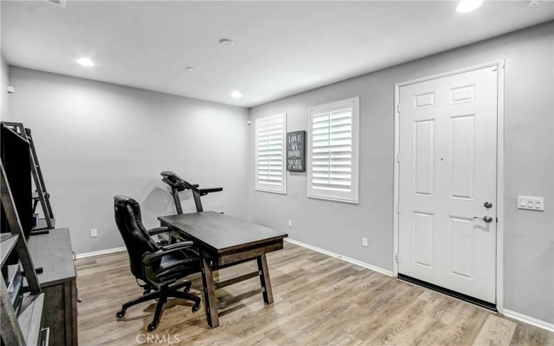 1st floor bonus room area that can be used an office, exercise room, or more!