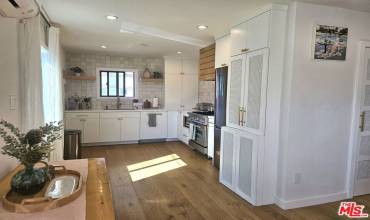 17 Sunset Avenue 3, Venice, California 90291, 2 Bedrooms Bedrooms, ,1 BathroomBathrooms,Residential Lease,Rent,17 Sunset Avenue 3,24454095