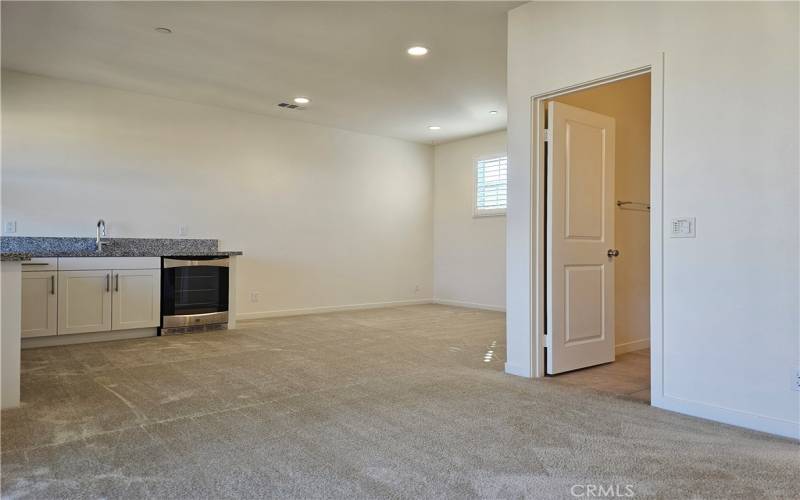 Huge Bonus Room that can be used as 4th Bedroom, Office, Game Room