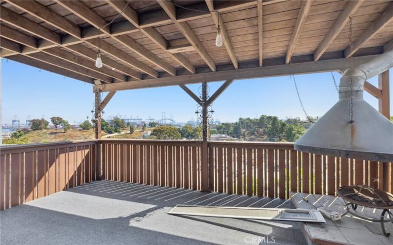 Oversized balcony with plenty of space for indoor/outdoor living/dining!