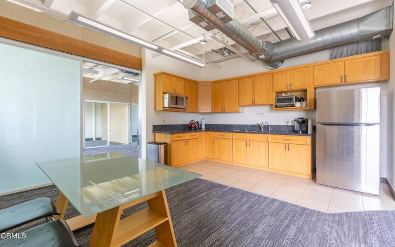 940 E Santa Clara St #200, Ventura, CA 9