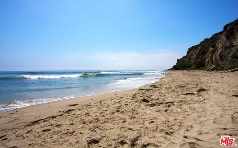 Riviera II Private Beach Rights to Little Dume Beach