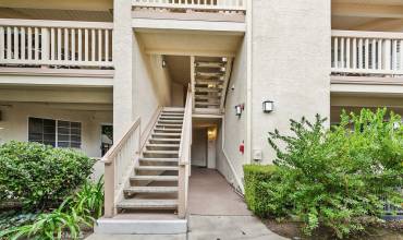 675 Oak Run 203, Oak Park, California 91377, 2 Bedrooms Bedrooms, ,2 BathroomsBathrooms,Residential Lease,Rent,675 Oak Run 203,SR24208766