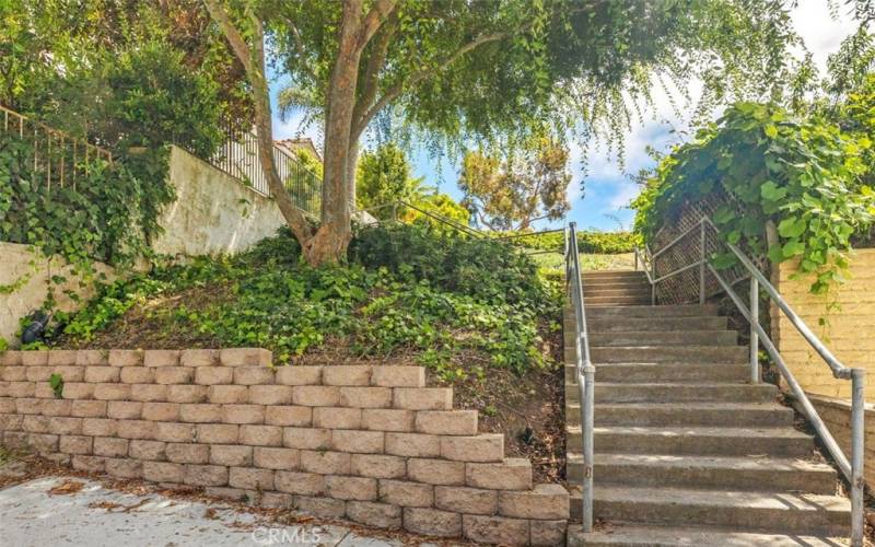 Public stairs to Bayside Dr