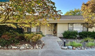 2041 Golden Rain Rd 8, Walnut Creek, California 94595, 2 Bedrooms Bedrooms, ,1 BathroomBathrooms,Residential,Buy,2041 Golden Rain Rd 8,41076005