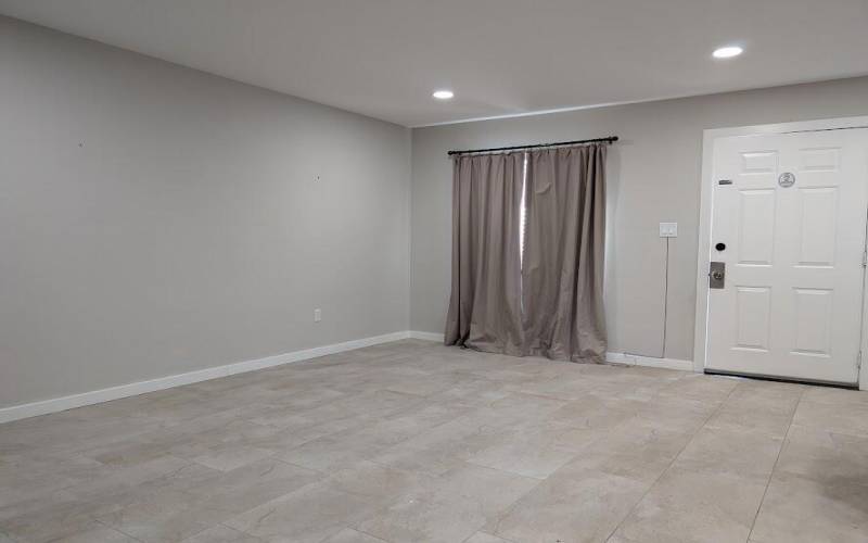 82567 Ave 48_60_Livingroom 2