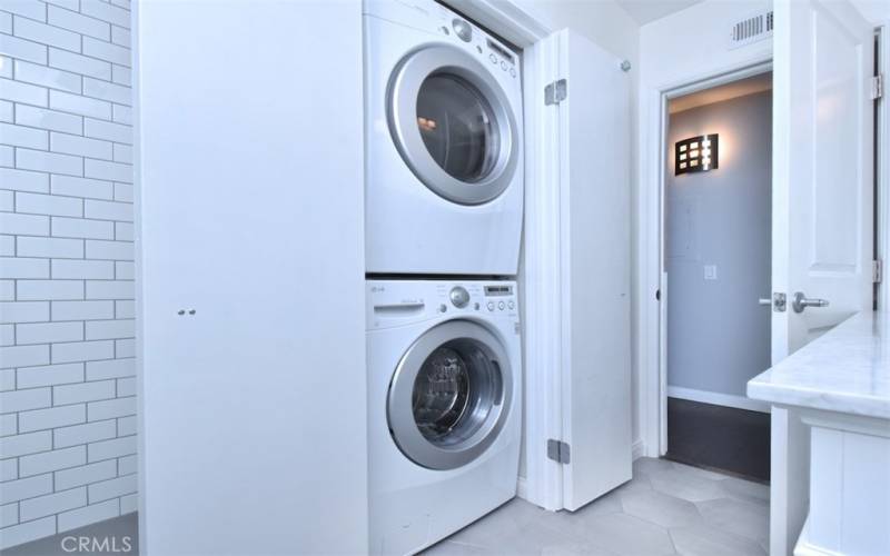 washer/dryer in unit