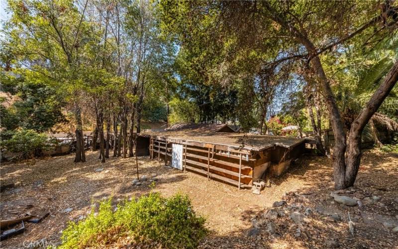 Oversized garage structure with driveway to Meridian